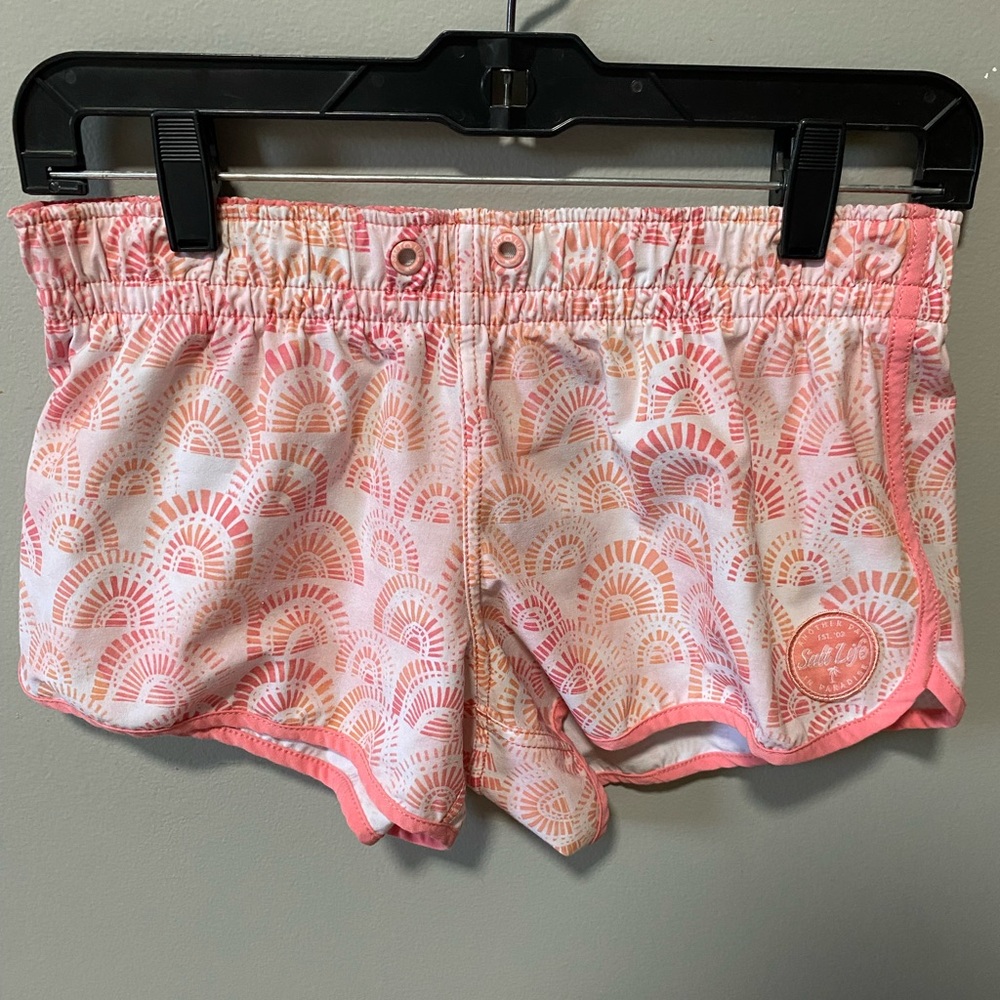 Salt Life athletic shorts. (S)